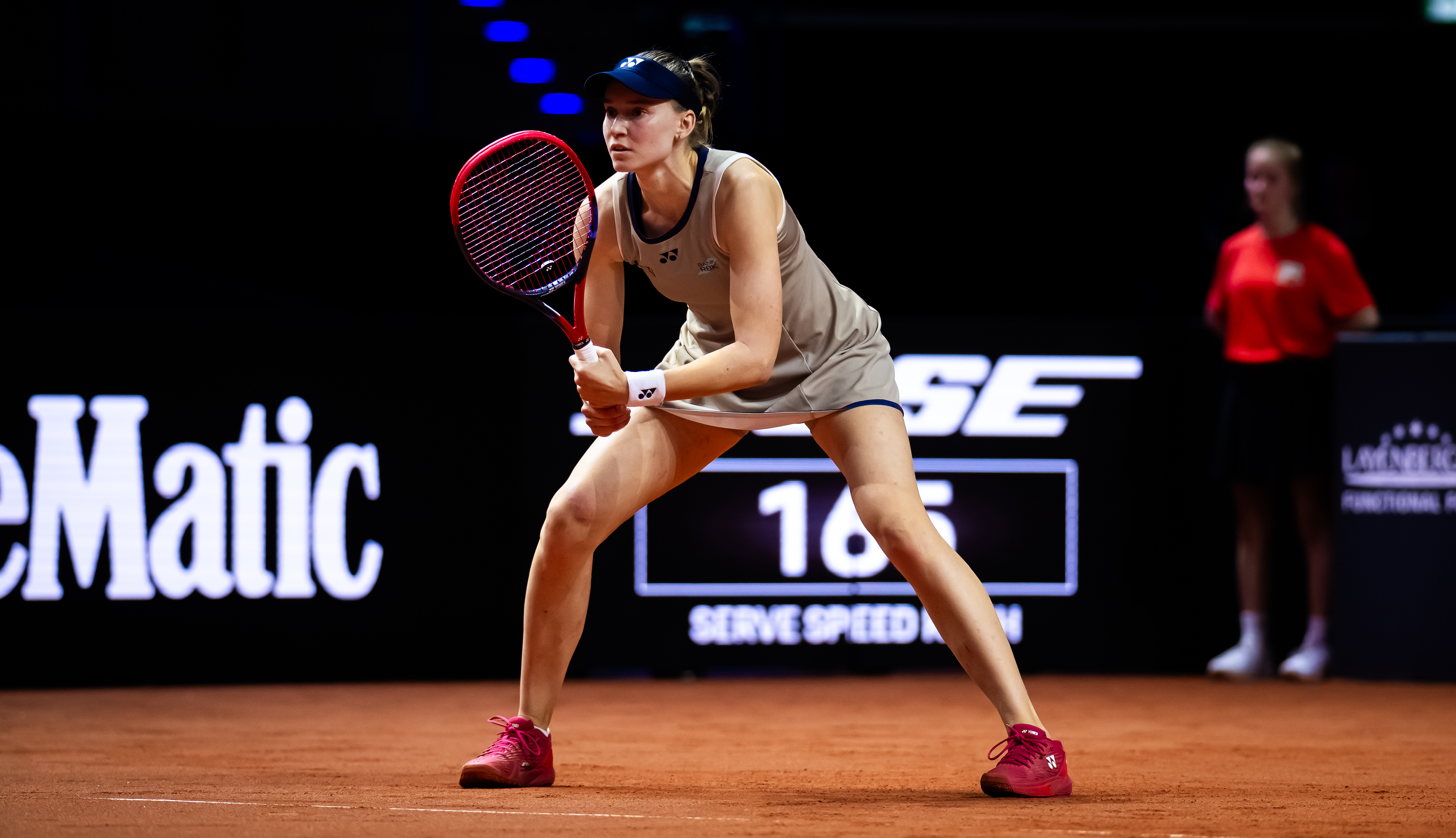 Rybakina Digs Deep to Outlast Fernandez in Stuttgart