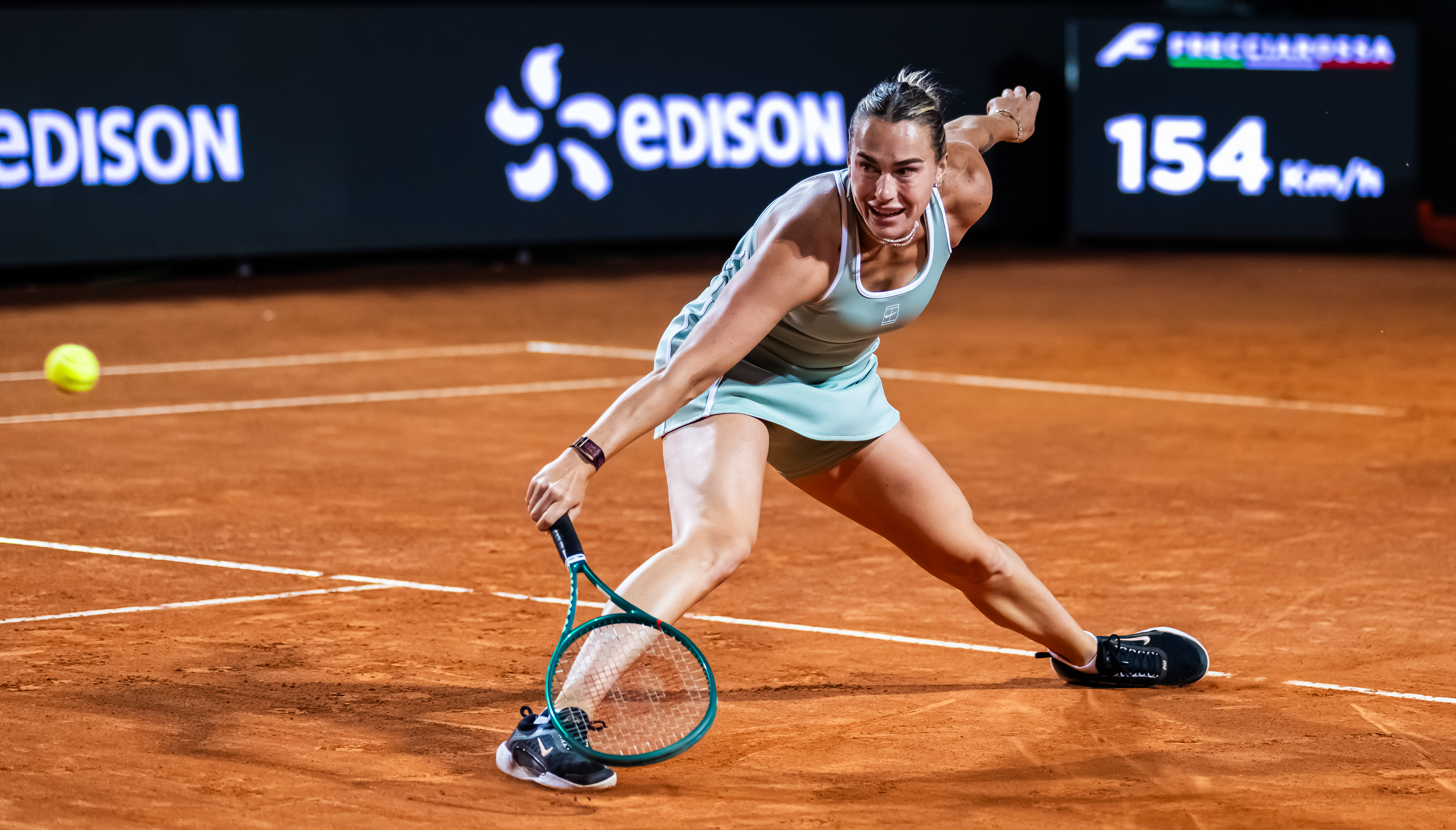Sabalenka extends head-to-head edge over Krejcikova with straight-sets win in Rome