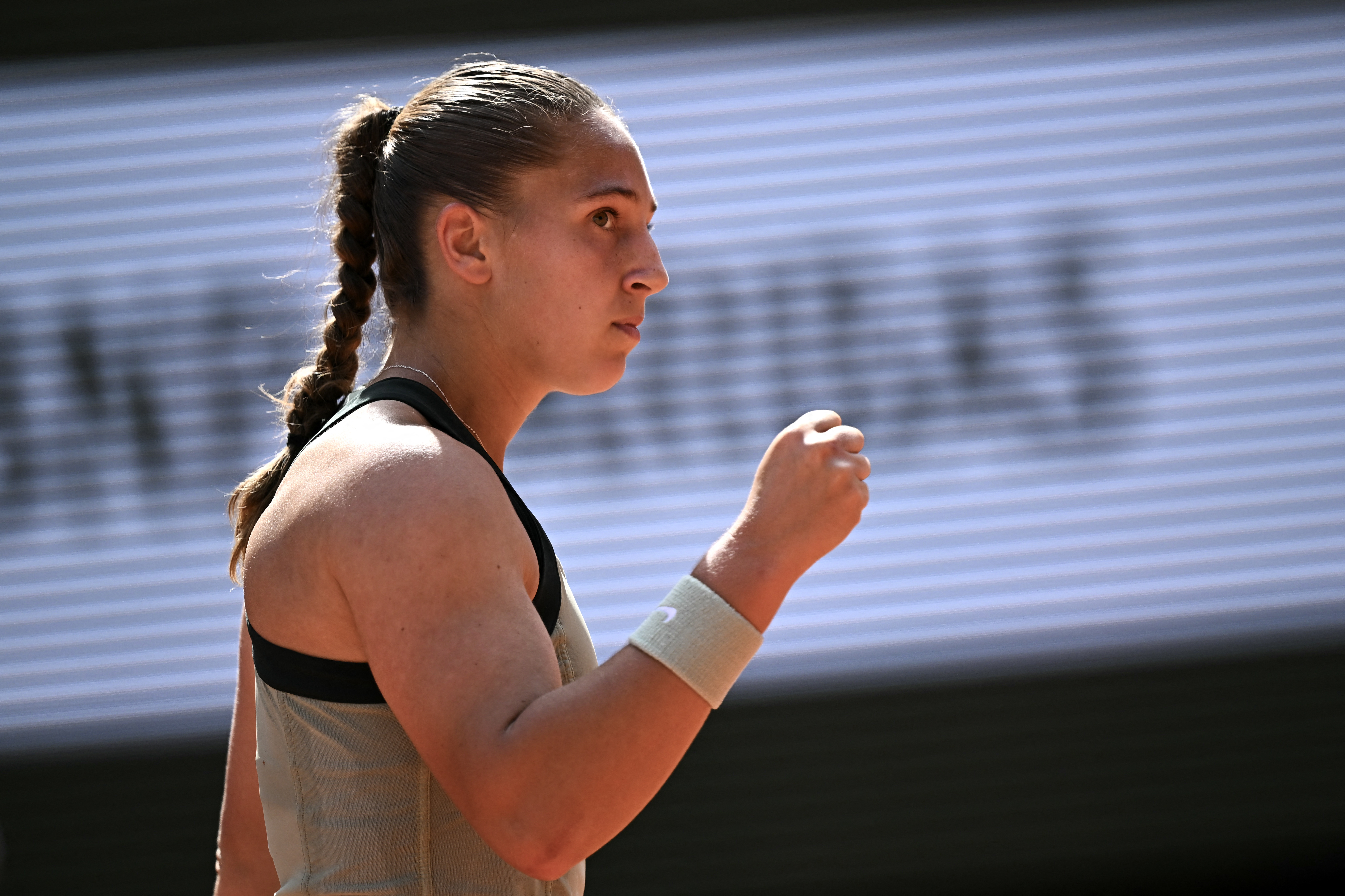 Diane Parry vence Amanda Anisimova e avança às oitavas de Roland Garros