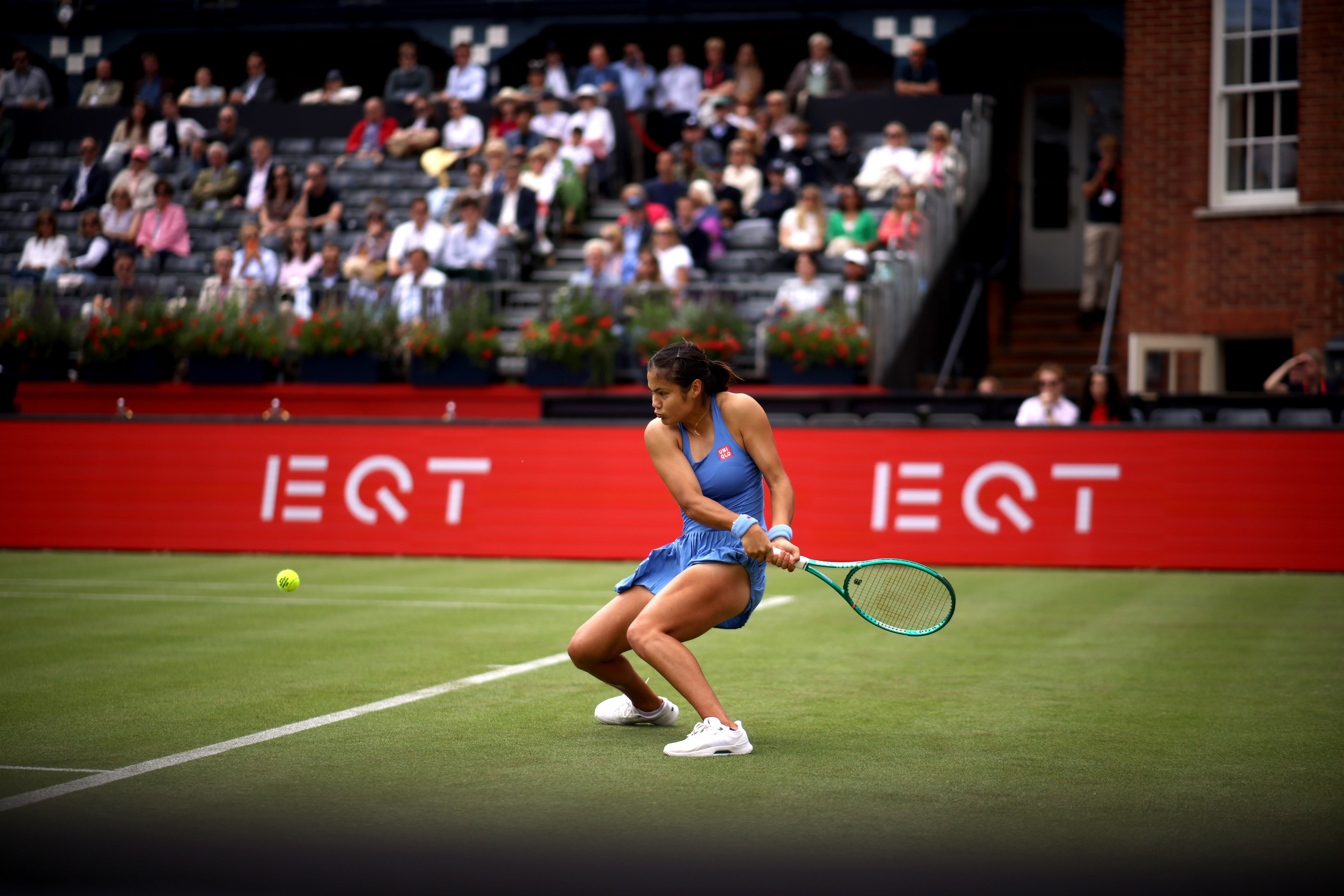 Raducanu taps clarity to power through at Queen's