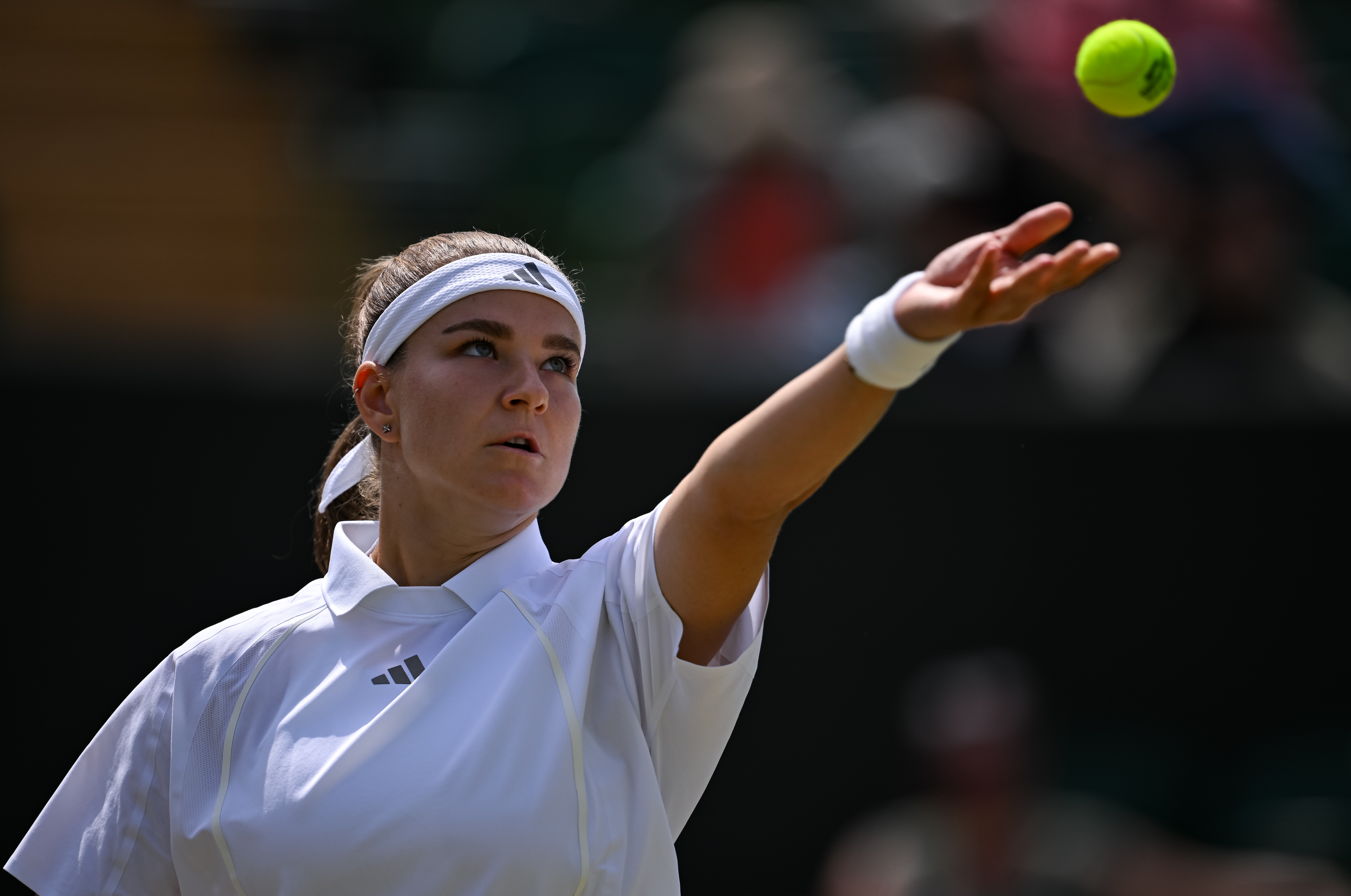 Muchova ousts Krejcikova, guarantees new Wimbledon champion