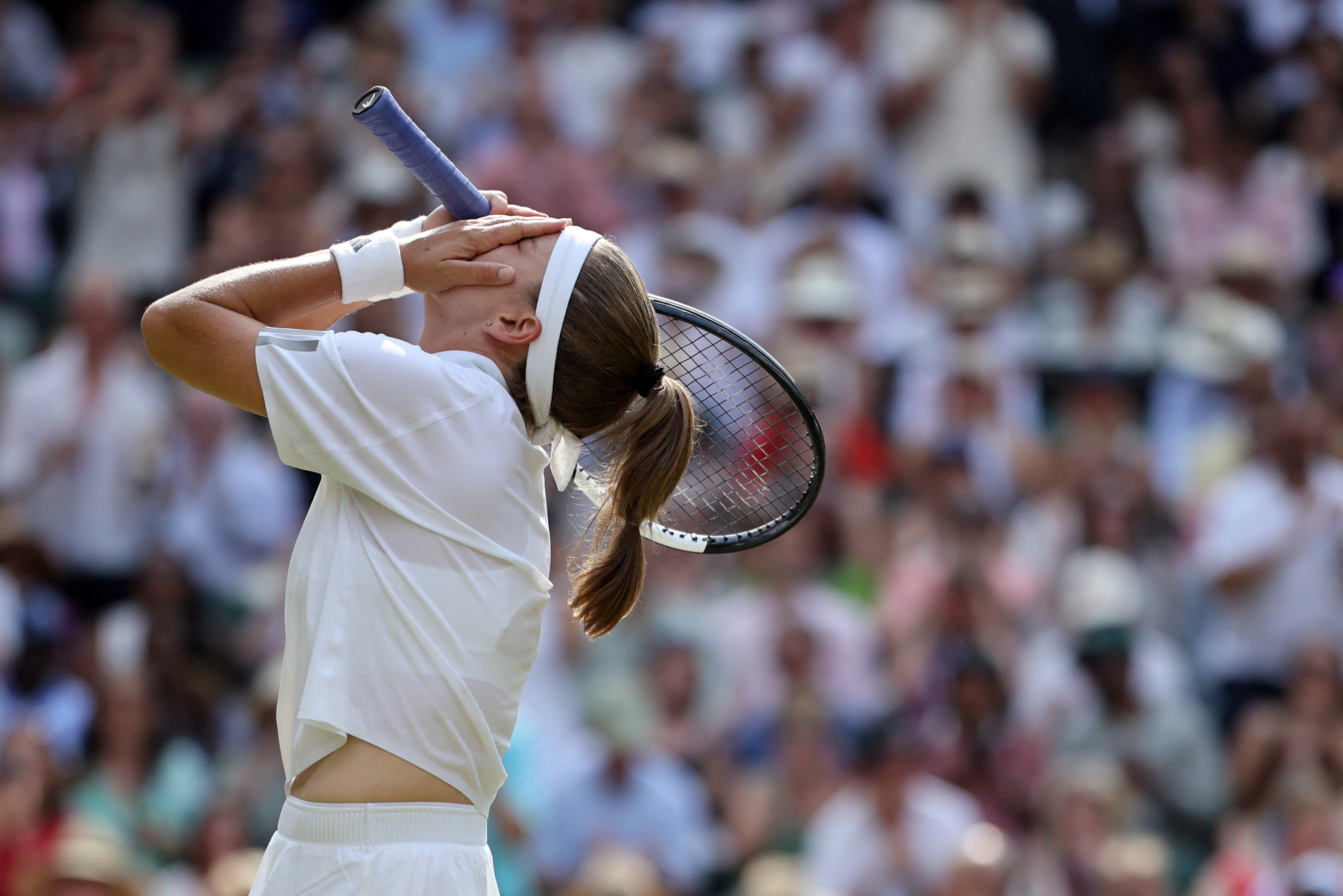 Karolina Muchova advances to her first Wimbledon final