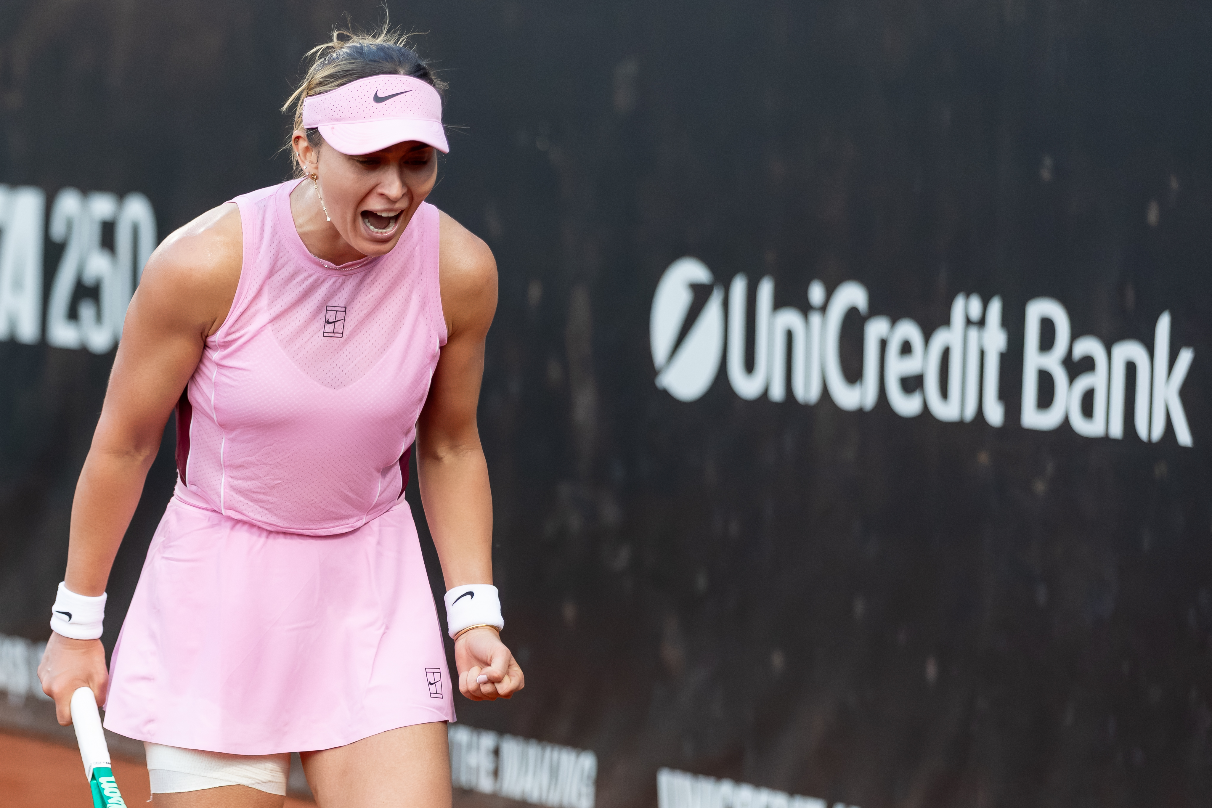 Badosa survives Ibragimova challenge from 4-1 down in decider in Iasi