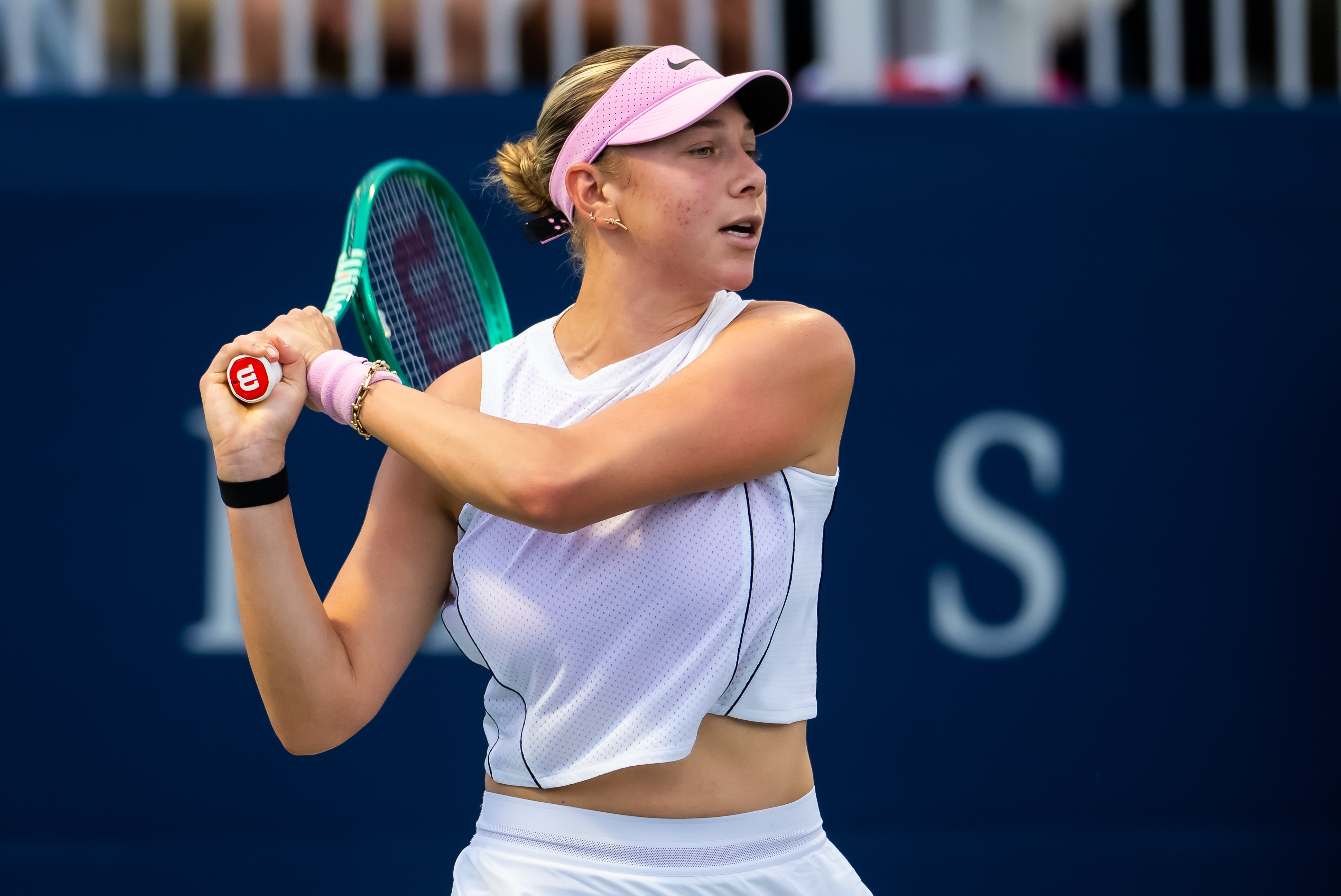Anisimova turns Toronto rain into comeback fuel