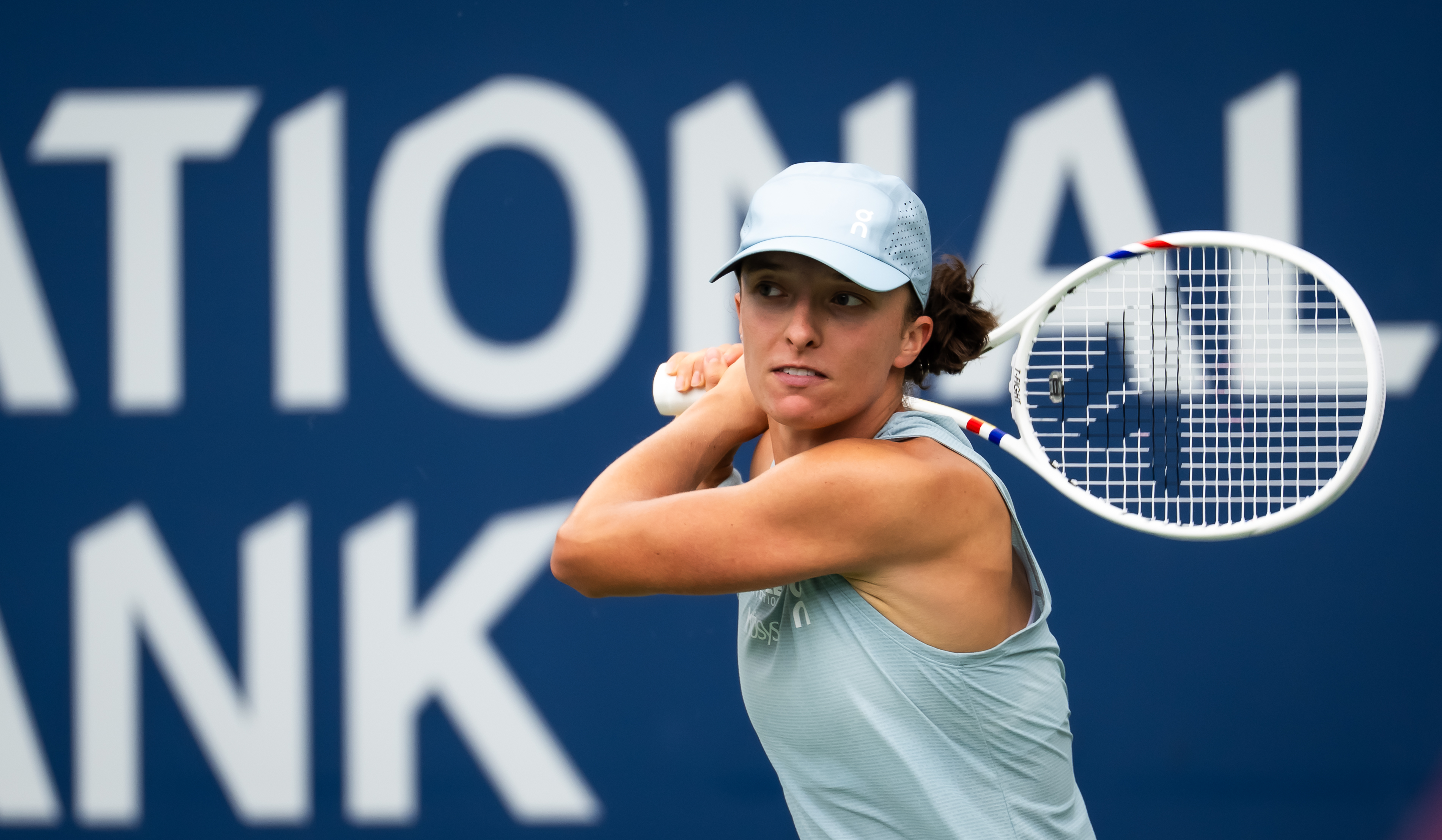 Shnaider, Swiatek score milestones to set Toronto quarterfinal clash