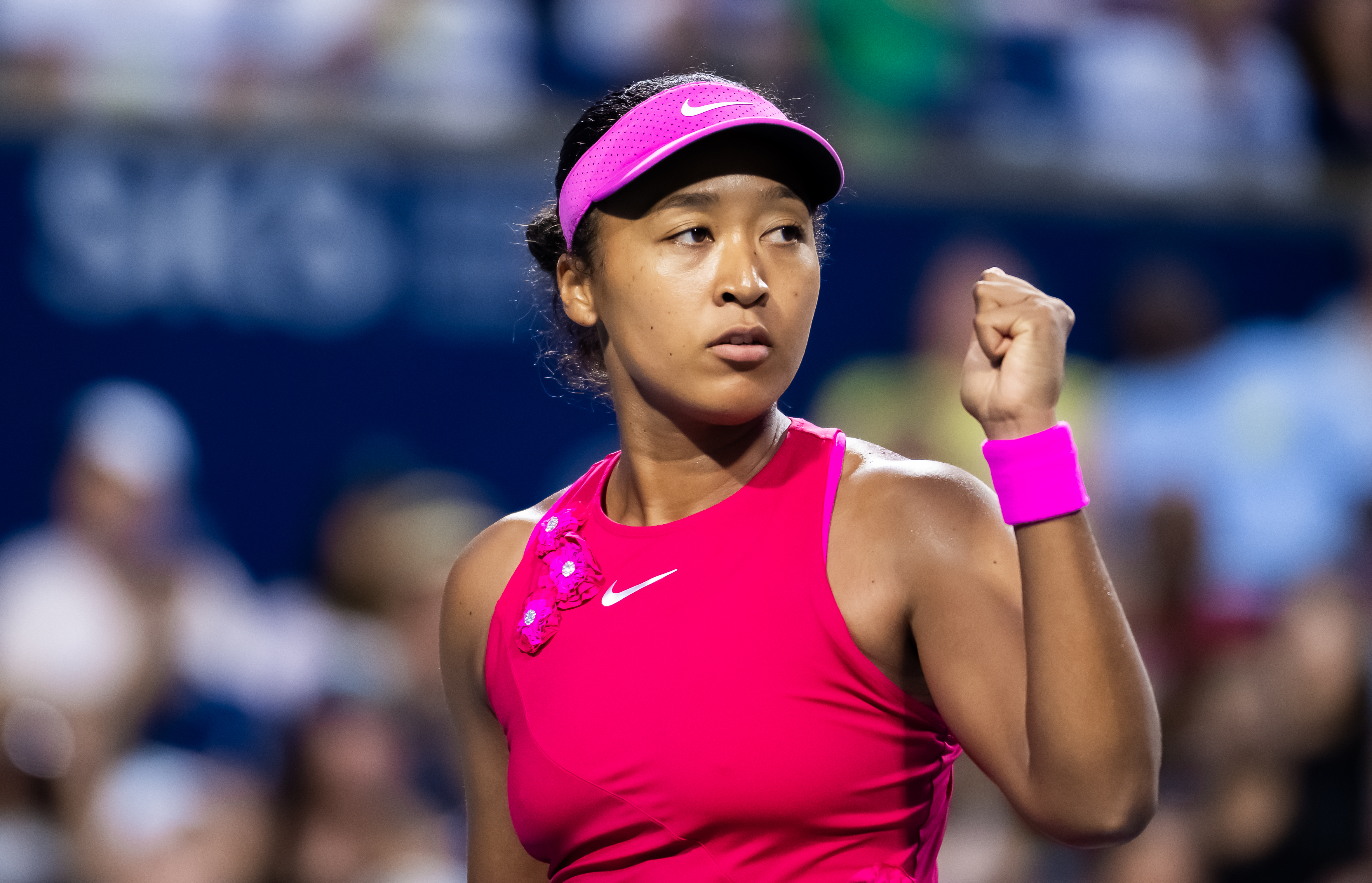 Osaka rolls past local favorite Fernandez to reach Toronto quarterfinals