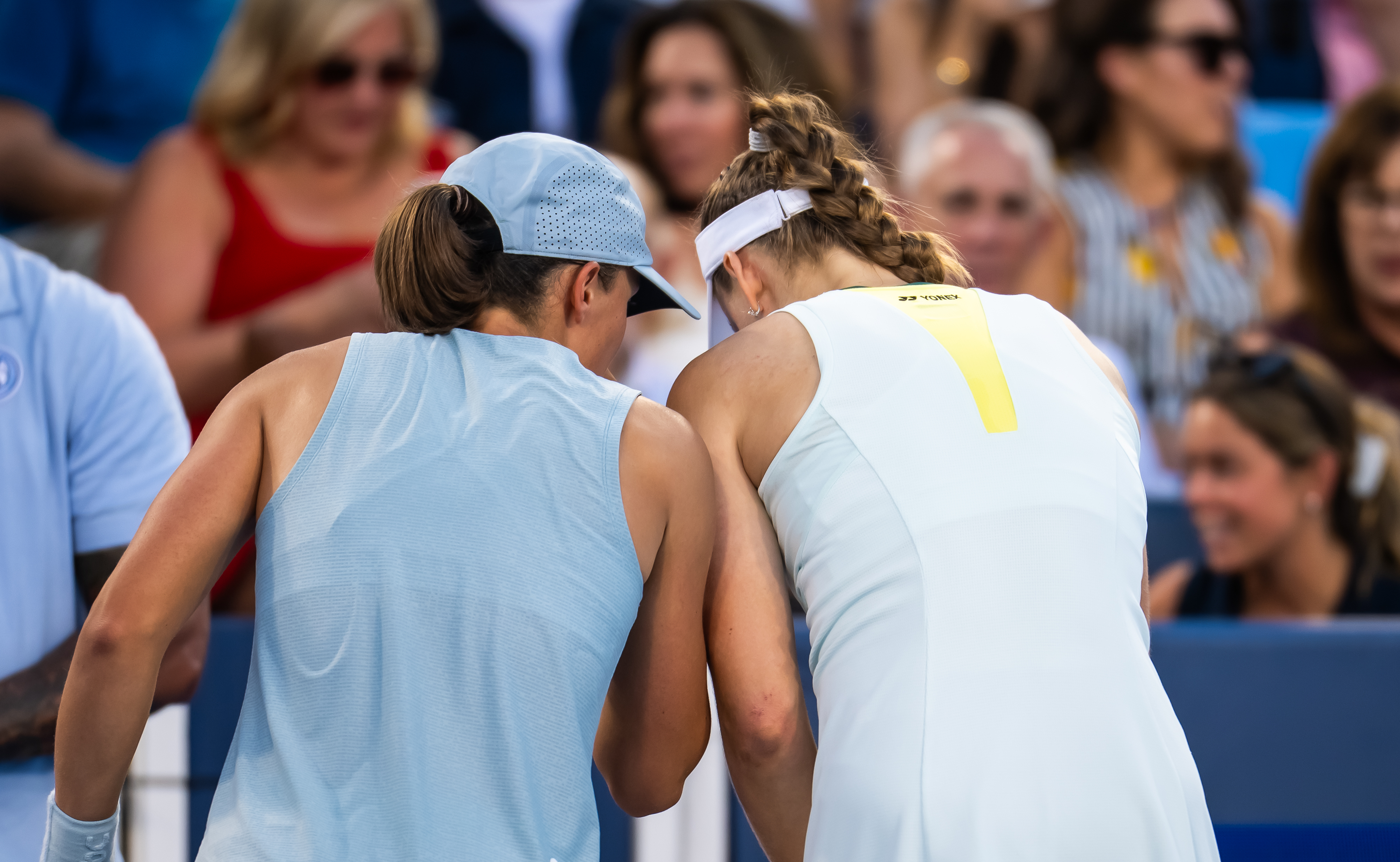 Iga Swiatek Defeats Elena Rybakina to Reach Cincinnati Open Final - News Directory 3