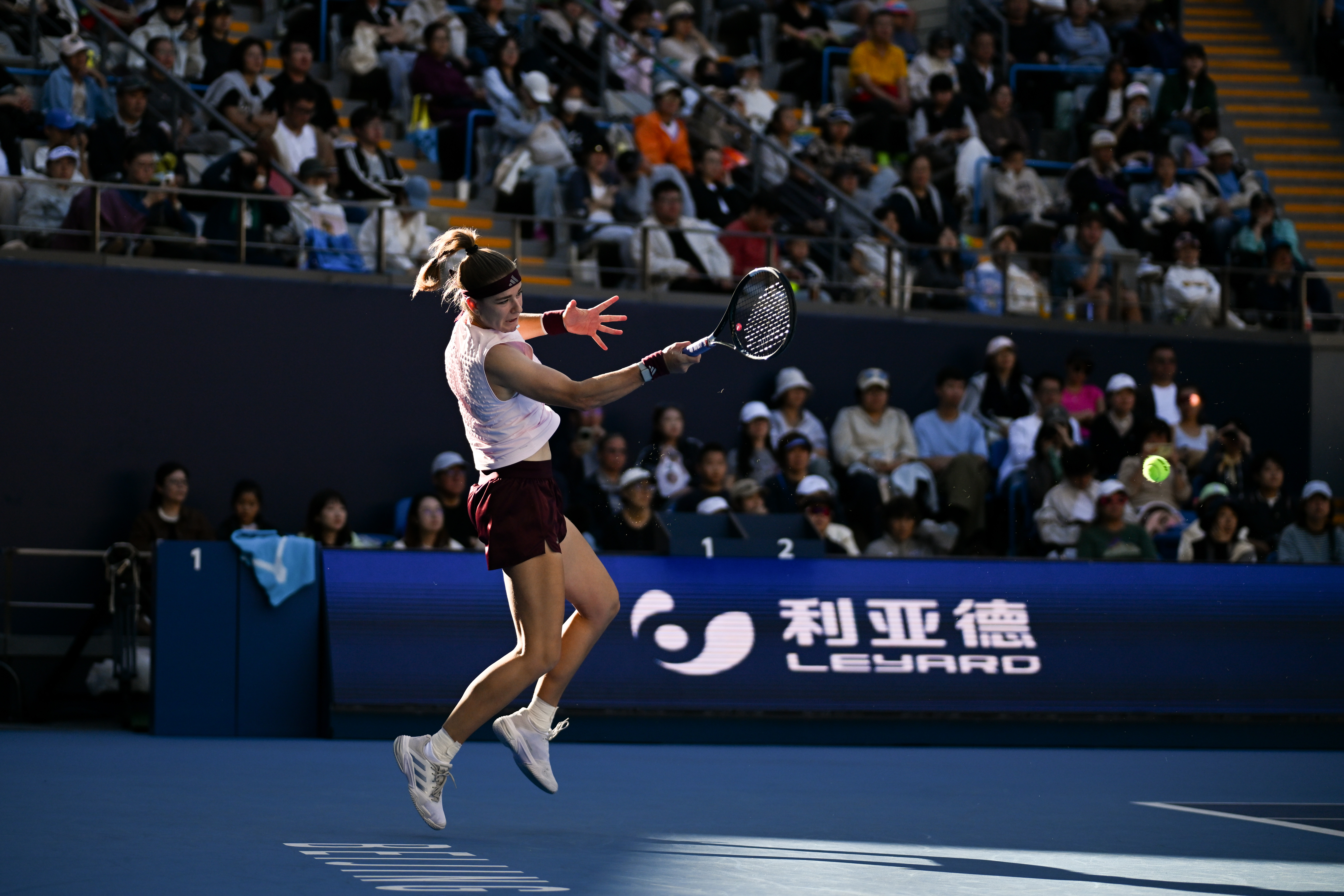 Photo: wtatennis.com Karolína Muchová beats Naomi Osaka at China Open